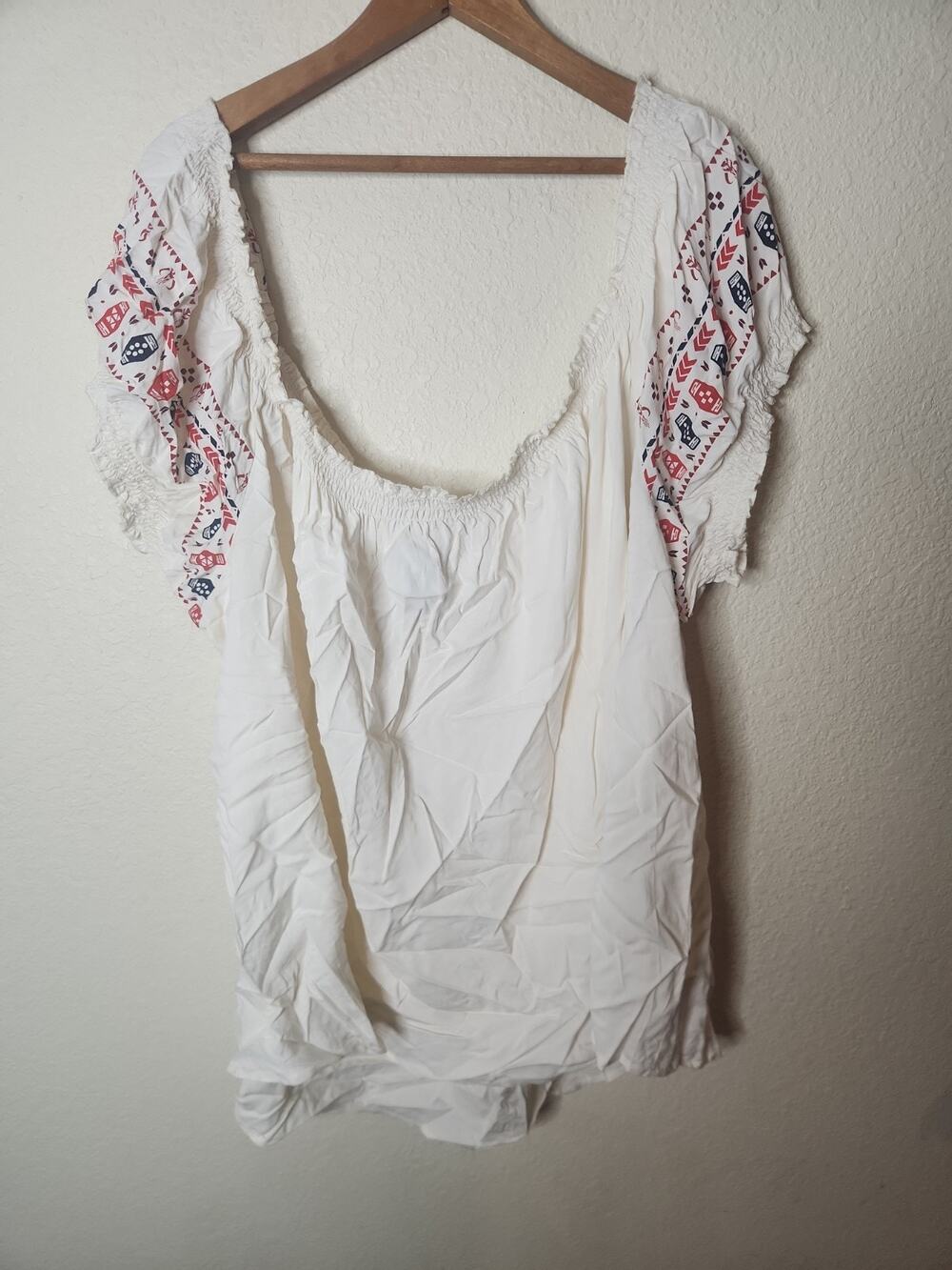 Star Wars Her Universe Cream Colored Short Sleeve Peasant Top Size 5